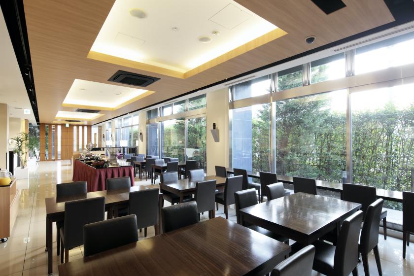 3 Breakfast to avoid densely Enjoy the daily buffet in the spacious lounge (with breakfast)