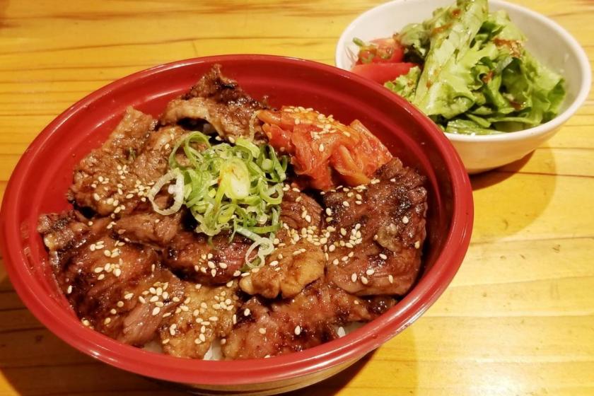 Relaxing dinner in the room, delicious Imari beef special Harami bowl, plan with salad (with breakfast and dinner)