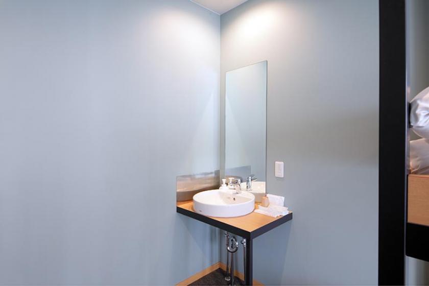 Private room (up to 2 people) with washbasin