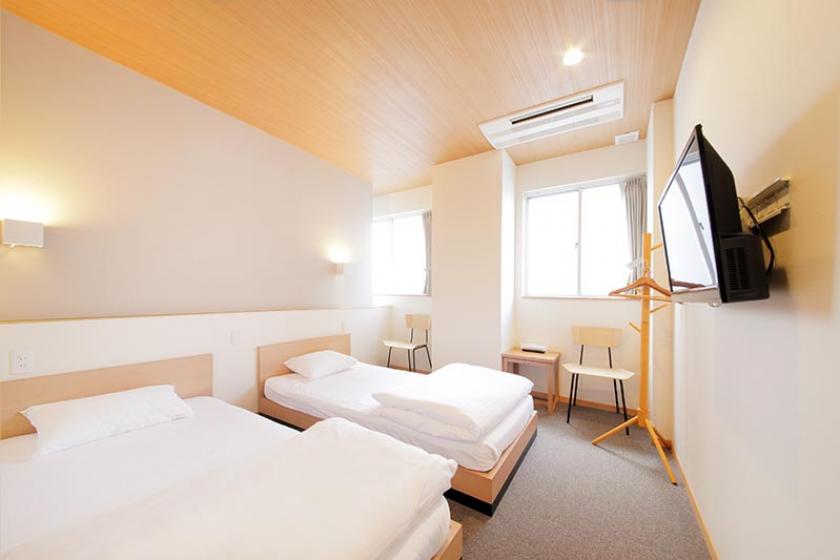 Twin room (up to 2 people) with private bathroom and toilet