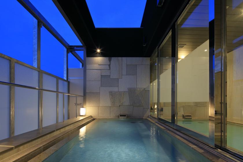 A trip to Kobe where you can soothe your body and soul with the locally popular "Hiro Hiroya" Japanese Kaiseki bento and the sky spa on the top floor (dinner included)