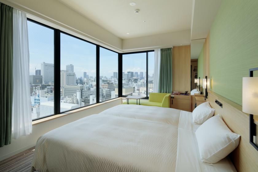 Corner Twin Room with City View