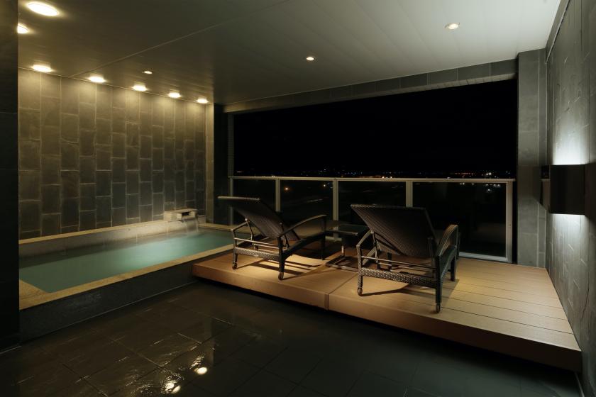A trip to relax in a sophisticated space while enjoying the sky spa on the top floor (room without meals)