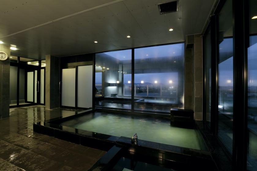 A trip to relax in a sophisticated space while enjoying the sky spa on the top floor (room without meals)