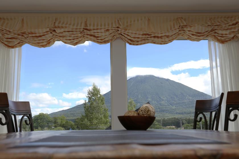[Simple room only plan] ~ Comfortable stay in Niseko in a two-story villa TSUBAKI with air conditioning and kitchen ~