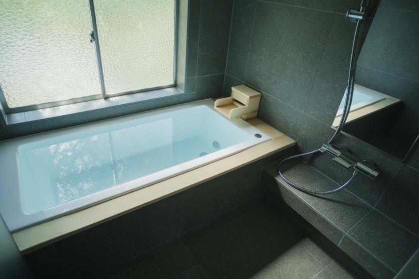 <Kiritsubo> Japanese-Western room (bed type) Indoor bath with natural hot spring water