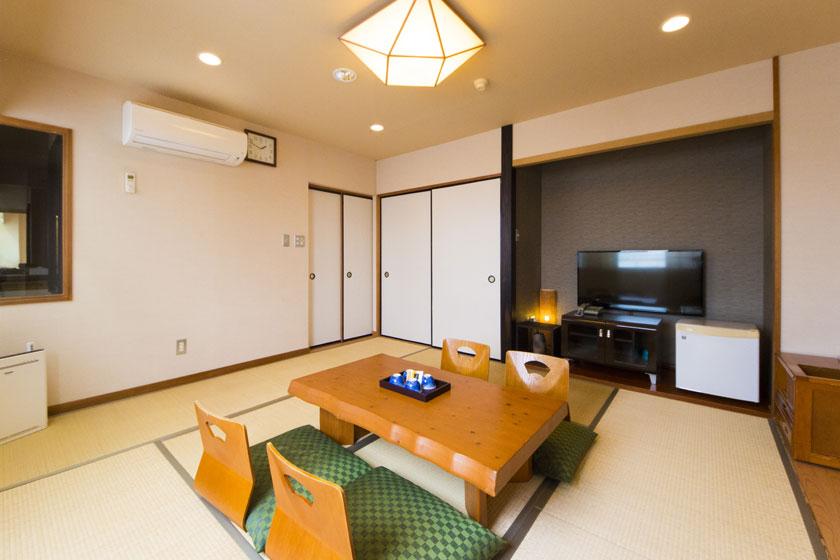 Japanese style room (large)