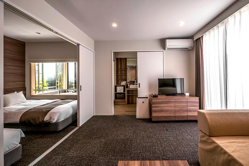 Grand Suite (2 semi-double beds + 2 sofa beds)