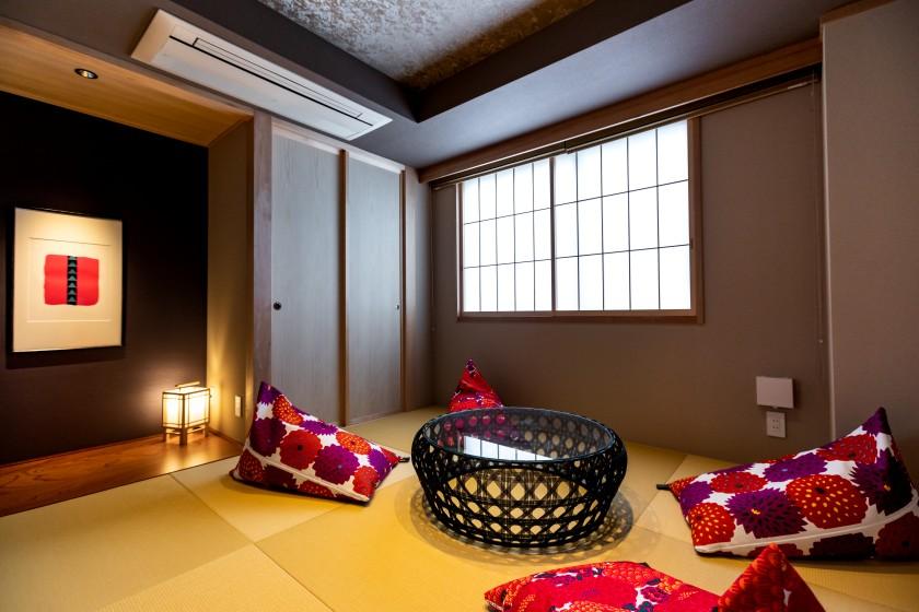 ■ Japanese & Western Room with Kitchen ■ Queen Bed & Futon (38㎡)