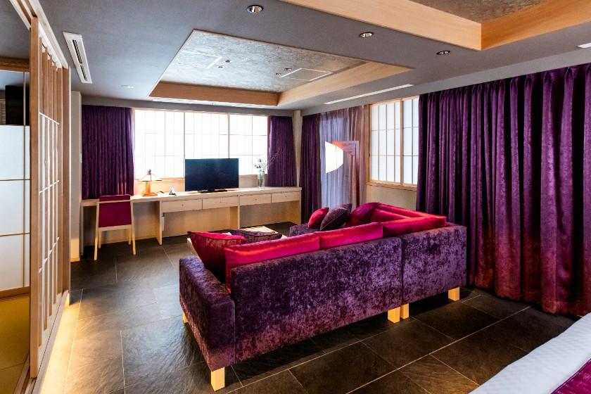 ■ Deluxe Suite with Kitchen ■  King Bed & Futons, Top Floor Suite