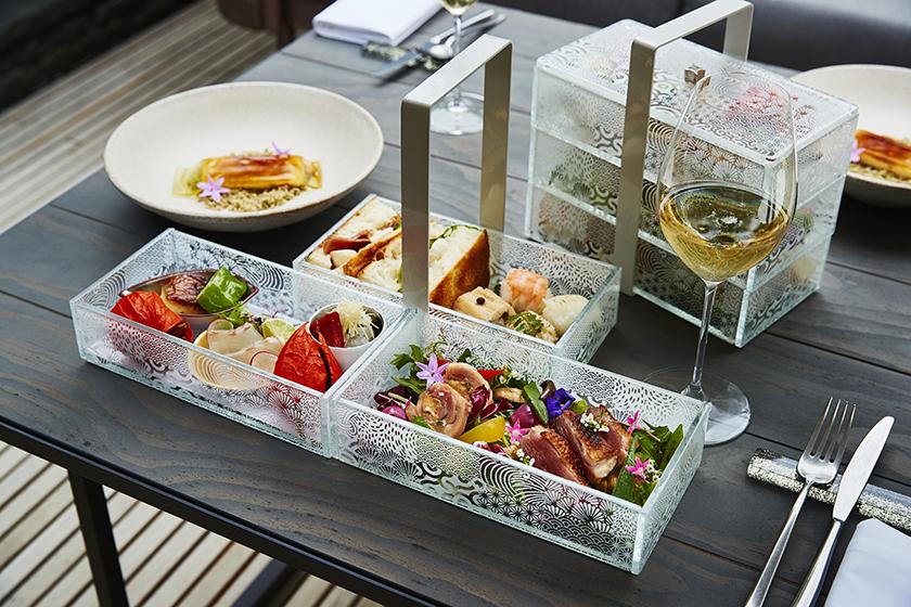 【おこもりで愉しむ華やかなMEAL BOX】 テラス付きのお部屋でゆったりホテルステイ