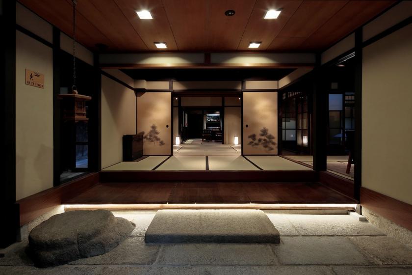 Use the lounge of Kyomachiya, a cultural property, and spend a relaxing time in the large communal bath or sauna (without meals)