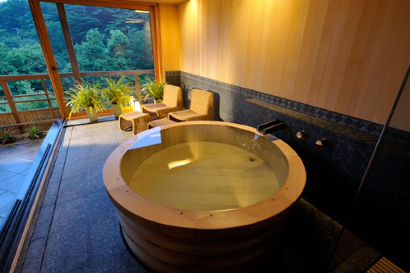 Kadan suite with panoramic round wooden bath "Yuri"