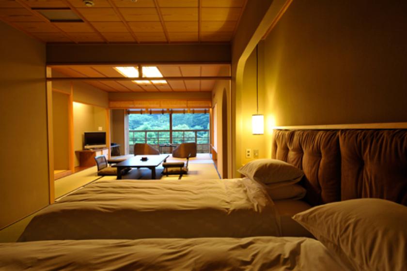 Kadan suite with panoramic round wooden bath "Yuri"