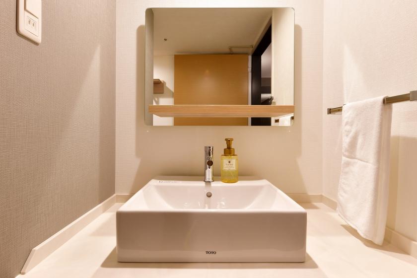 Shower Booth Single (non-smoking)　☆1 Bed
