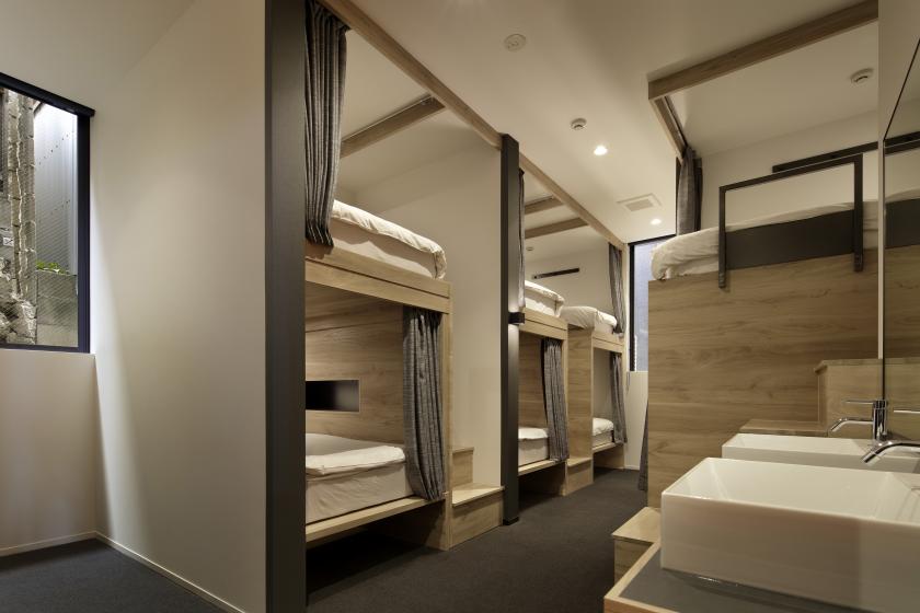 Female dormitory for 10 people (shared shower/toilet)