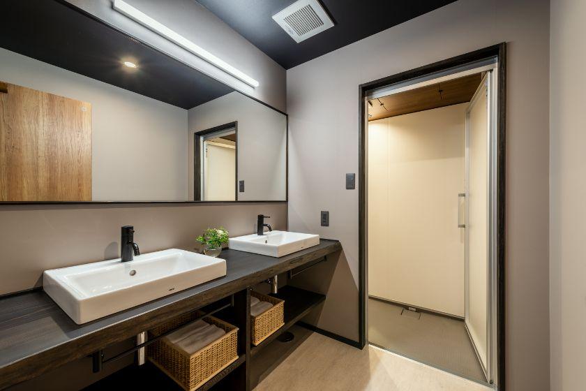 Superior Twin Room (with Private Bathroom)