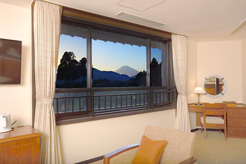 富士山景日式和西式客房