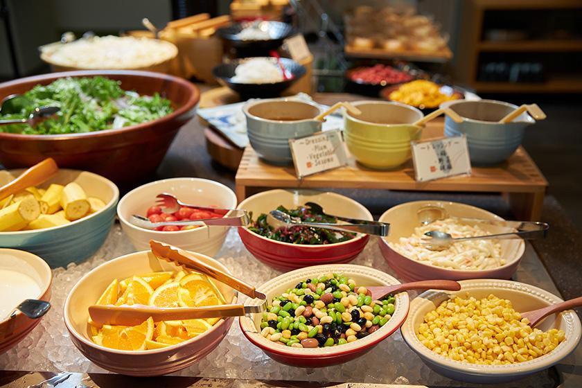 Approximately 30 types of body-friendly Japanese and Western buffet "with breakfast" plan