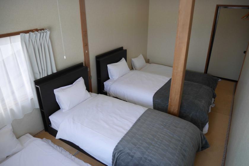 [Directly connected to the slopes / Annex] Twin + 2 futon rooms (shared toilet / shower) * Additional futons / maximum 4 people