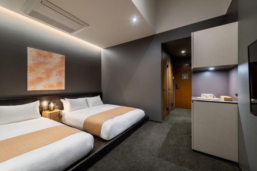 Superior Twin Room (with Private Bathroom)