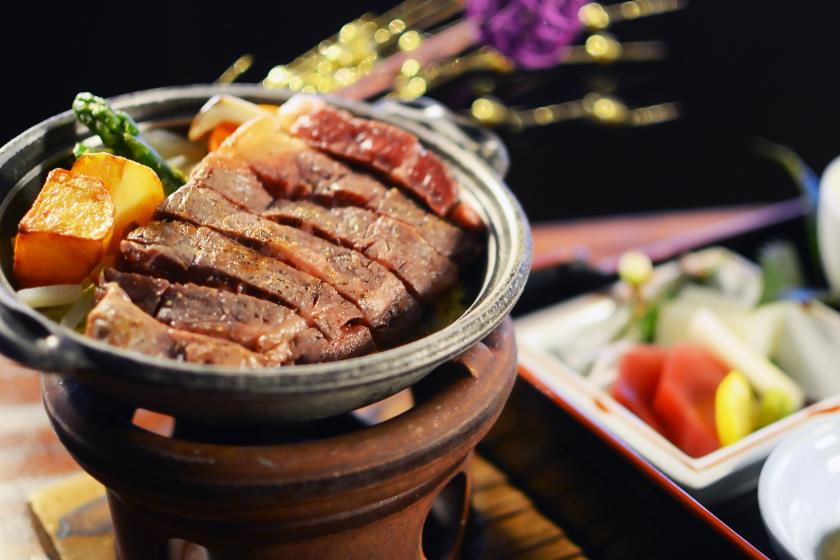 [Popular No. 1] A masterpiece that the head chef delivers with confidence ♪ Beef grilled on a plate with Himalayan rock salt!