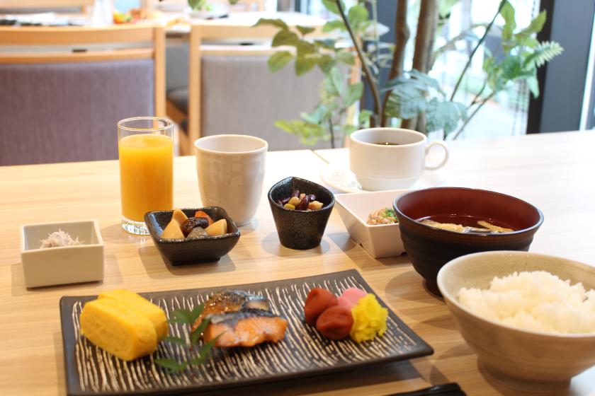 Enjoy a full buffet of more than 50 items of Japanese and Western food♪ Standard plan / breakfast included