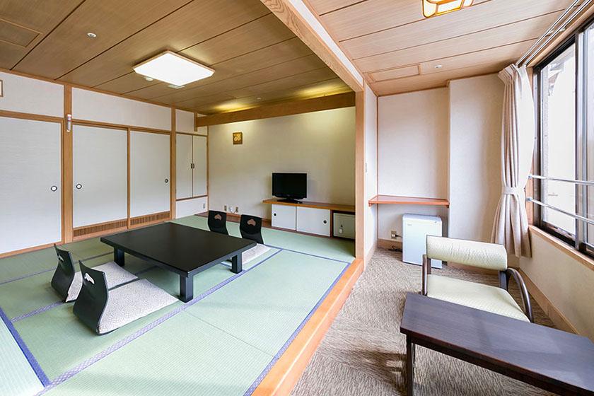 [Smoking] Main Building Japanese-style room <8 tatami mats ~>