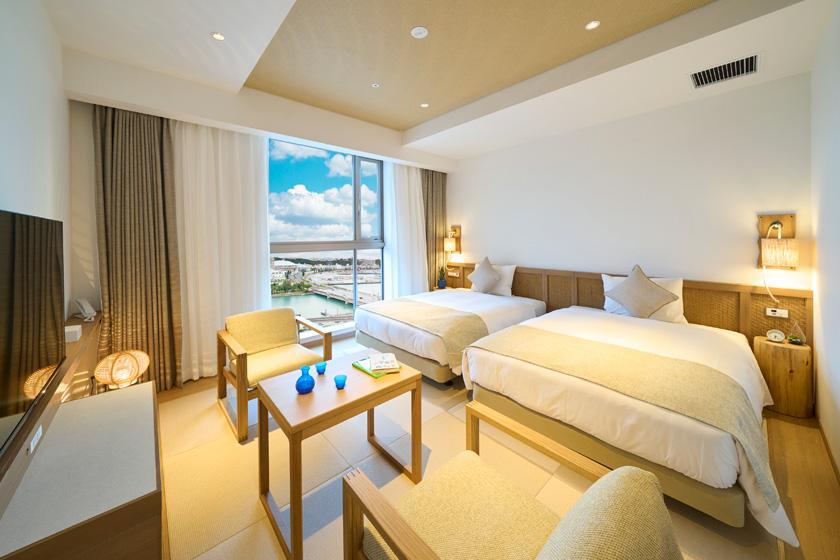 Enjoy an elegant moment in a concept room on the top floor inspired by Okinawa ♪ Stay without meals