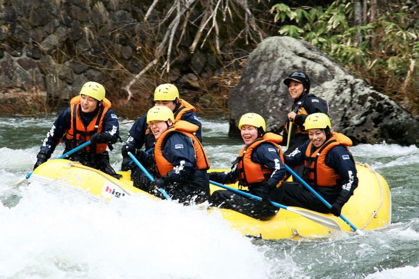 [With two meals] <Summer rafting> Enjoy the hot summer cool! Embraced by the great nature of Niseko, enjoy the Shiribetsu River, the clearest stream in Japan!