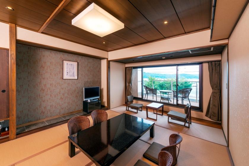 Lake front (3rd floor, Japanese-style room 10 tatami mats) with terrace/non-smoking