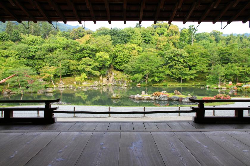 ≪ ◆ Zazen experience at Tenryu-ji Temple ◆ ≫ ～ At Ogatajo overlooking Sogenchi Pond Garden ◇ With a red stamp gift ～ (Stay without meals)