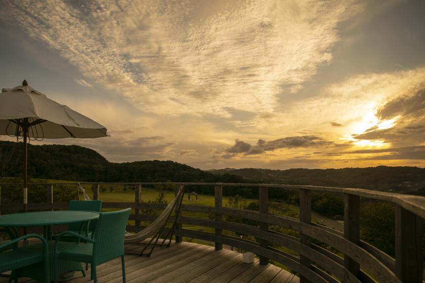 [Sunset view room promise] Limited to 1 group per day! Stay elegantly on the private terrace with a view of the setting sun (including breakfast)