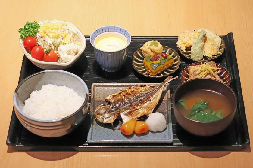 [Evening breakfast included ☆ Recommended Japanese set dinner + Hotel's proud Japanese and Western buffet breakfast included! ] ★ Deluxe Plan ★ [With long stay benefits]