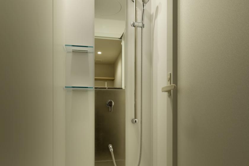 Mixed 10-person dormitory (shared shower/toilet)