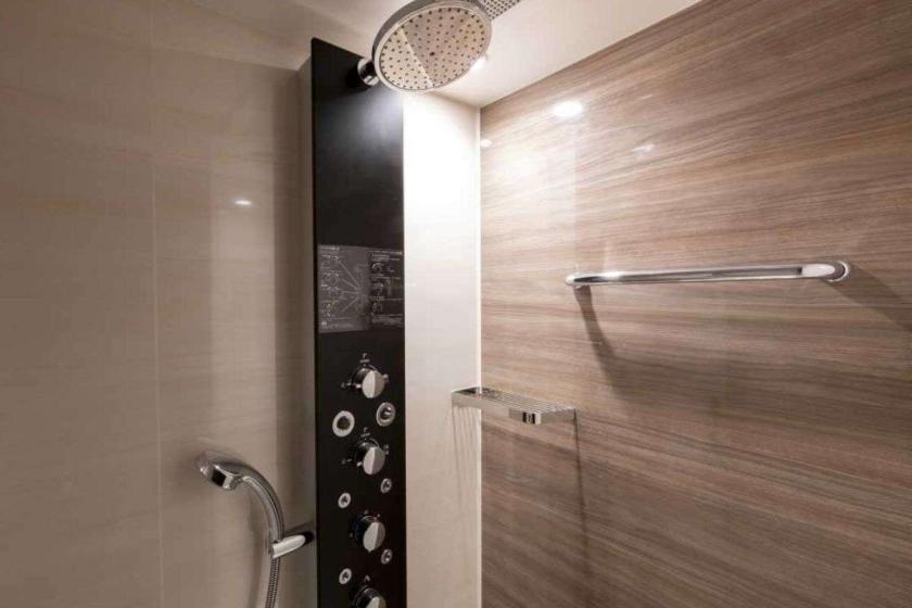 Double S (multifunctional shower booth) 18 square meters
