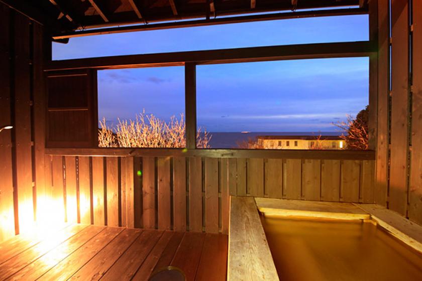 Sea side: Guest room with open-air bath