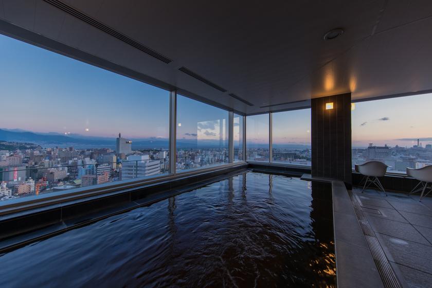 [Standard] <No meals> 0 minutes walk from Oita Station! Enjoy an overwhelming sense of freedom in the "Tenku Open-Air Bath" 80 meters above ground