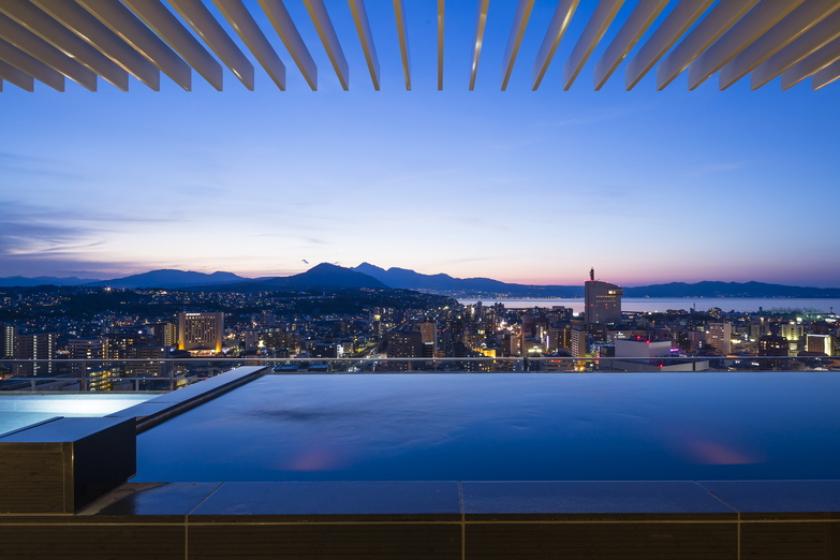 ■ [No meals] Enjoy an overwhelming sense of openness in a room with the warmth of wood and a ``Tenku open-air bath'' 80 meters above ground level.