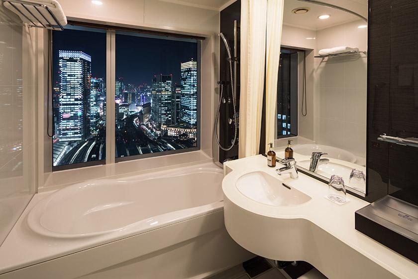 Members only! JR Hotel Members Discount [Rooms on the Tokyo Station side] Bath overlooking the station "View Bathroom" (breakfast included)