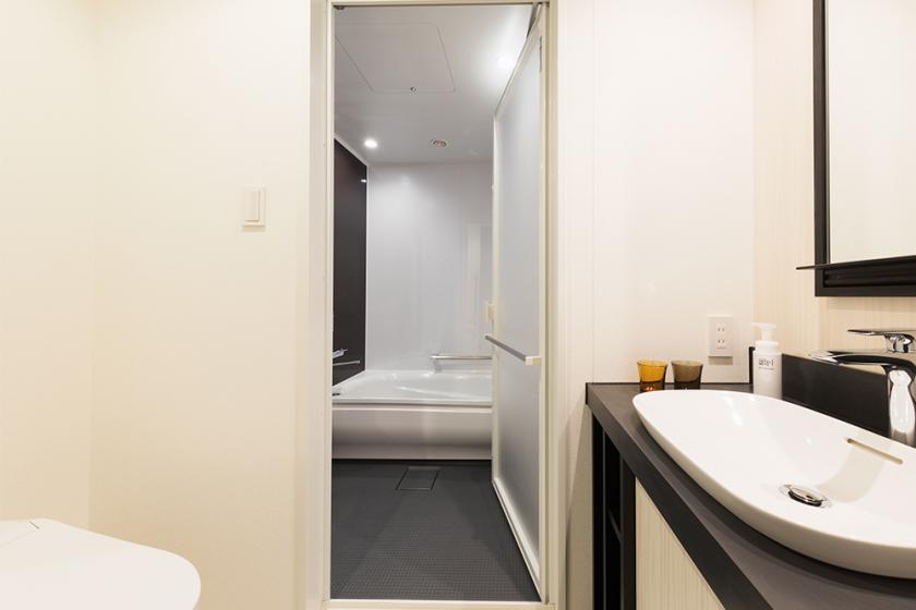 Non-smoking Superior Twin Room (separate bathroom and toilet) for 1 person