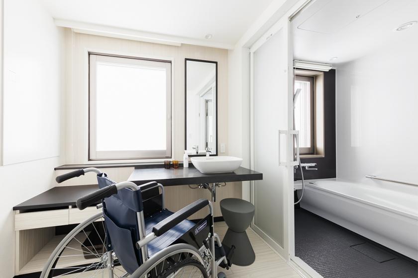 Non-smoking Superior Twin Room (separate bathroom and toilet) for 2 people/Universal Design