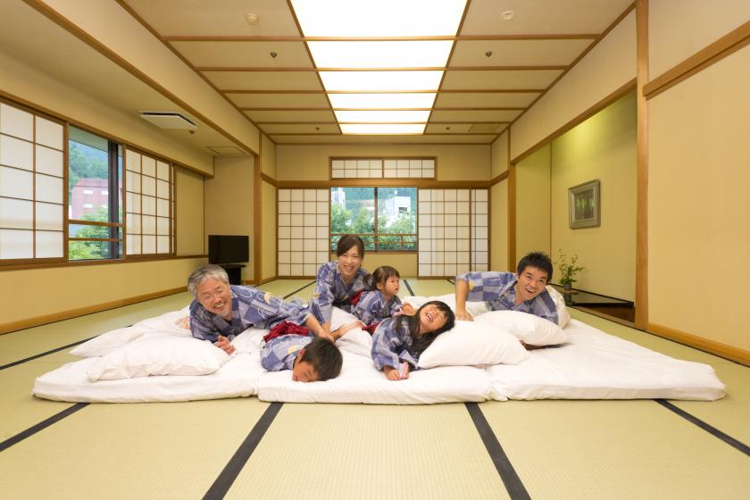 【ファミリー】カラオケハウス１時間利用付☆家族みんなで広いお部屋に一緒に宿泊！お子様連れ・三世代向け１泊２食バイキングプラン