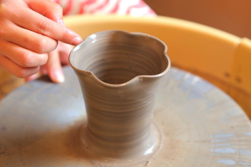 【平日限定！着物で陶芸体験】～京都清水の歴史ある「嘉祥窯」での陶芸体験食事なしプラン～