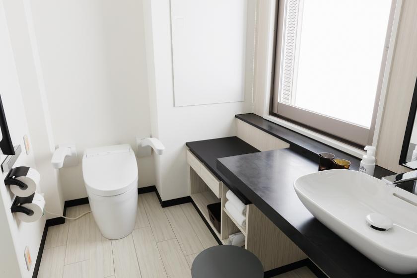 Non-smoking Superior Twin Room (separate bathroom and toilet) for 1 person/Universal Design