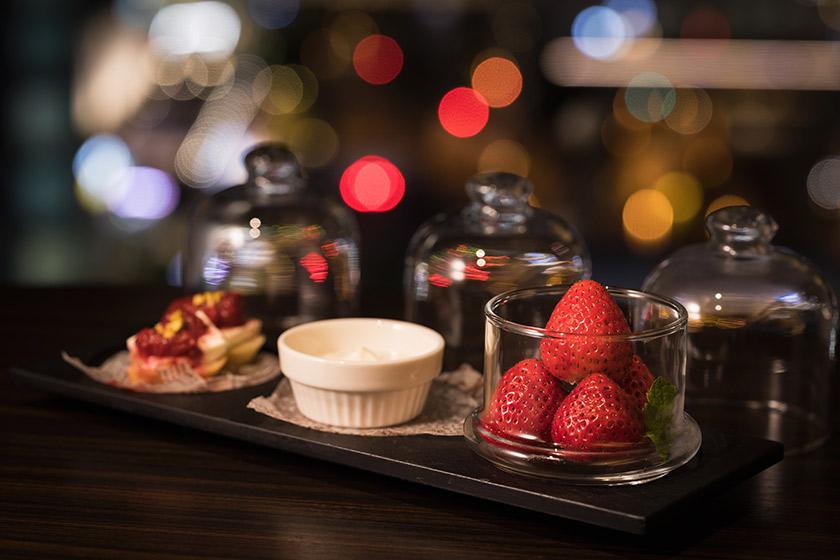 [Blissful hotel time ~ Reward stay ~] ~ With champagne & strawberry ~ [Breakfast included]