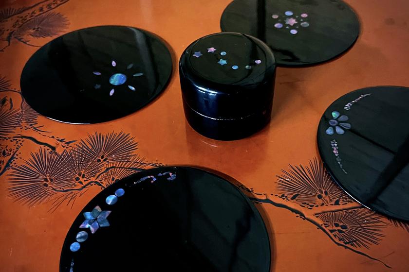 【「日本の伝統文化」を体験】『Nao 漆工房』工房見学と「螺鈿のオリジナル木箱制作」体験クラフトツアー