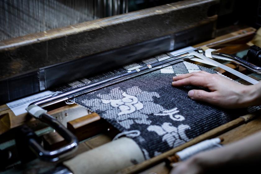 【「日本の伝統文化」を体験】『とみや織物』　工房・美術館見学と「機織り（テーブルセンター制作）」体験クラフトツアー