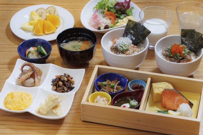 ■【朝食付き】和洋選べる箱膳+ハーフブッフェ形式の朝ごはんと地上80m「てんくう露天風呂」を堪能