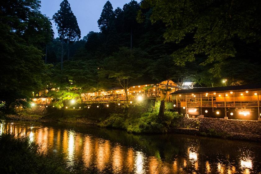 ～夕食グレードアップ～【高雄もみぢ家】ホタル舞う夜の川床を楽しむ　／選べる夕食・ホテル朝食(和食御膳)付